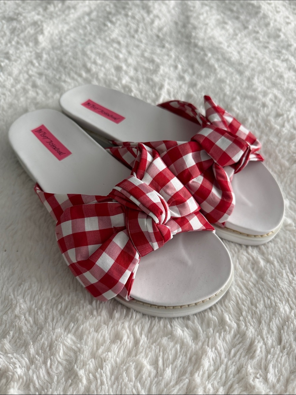 Betsey Johnson women’s size 9 red white gingham bow slide sandals NEW summer